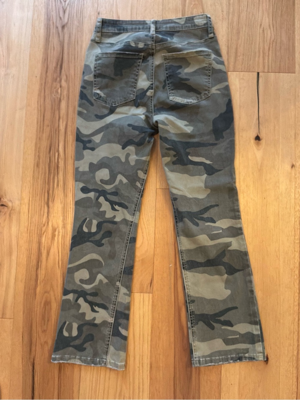 NWOT, Kut from Kluth “Kelsey” Camo Ankle Flare Jean, Size 00 - Picture 2 of 7
